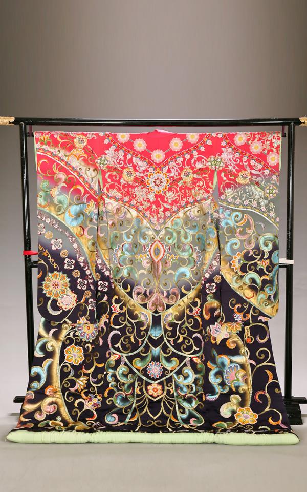 三段ぼかしの手鏡唐草文様の色打掛レンタル