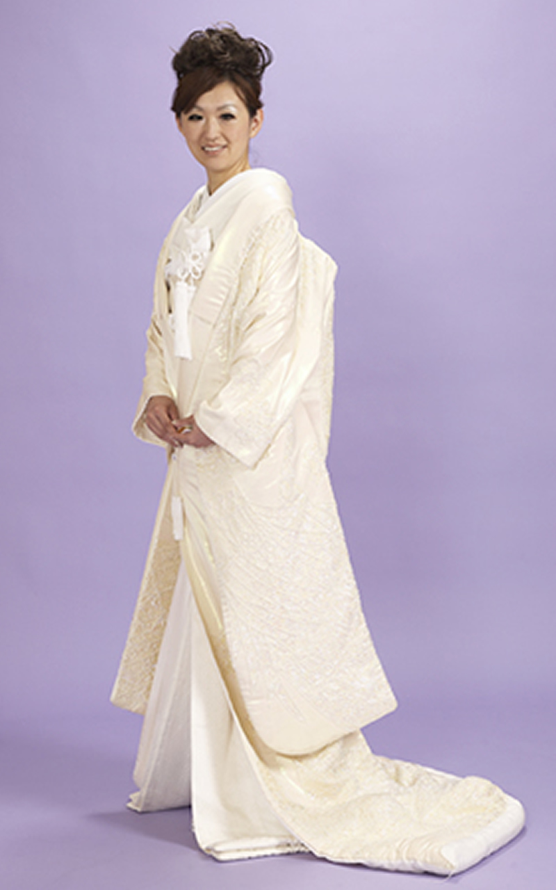 白無垢レンタル スパンコールで孔雀柄の打掛