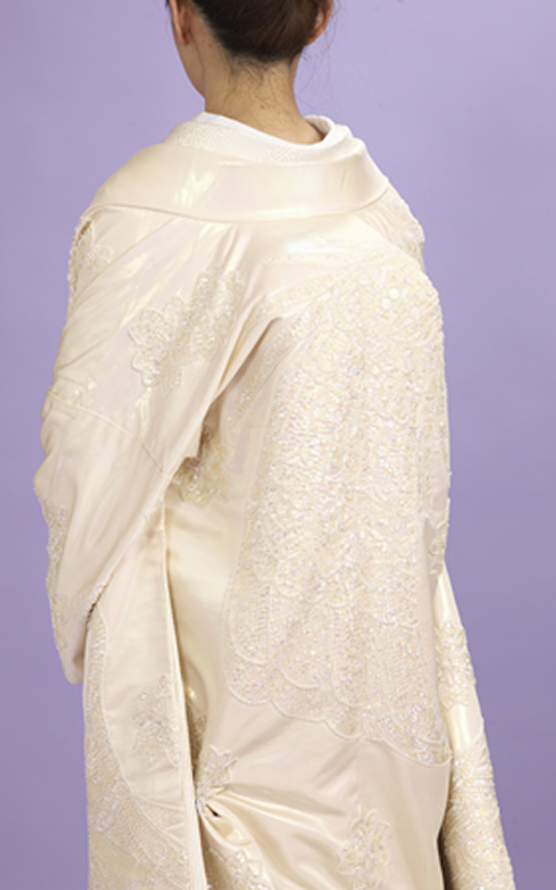 白無垢レンタル スパンコールで孔雀柄の打掛