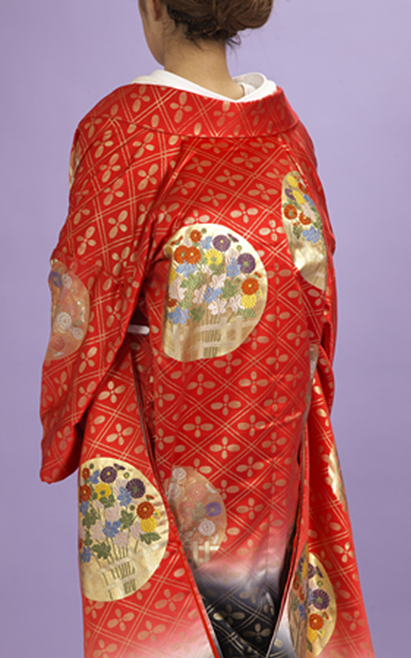 色打掛レンタル　赤地に花紋・市松模様柄