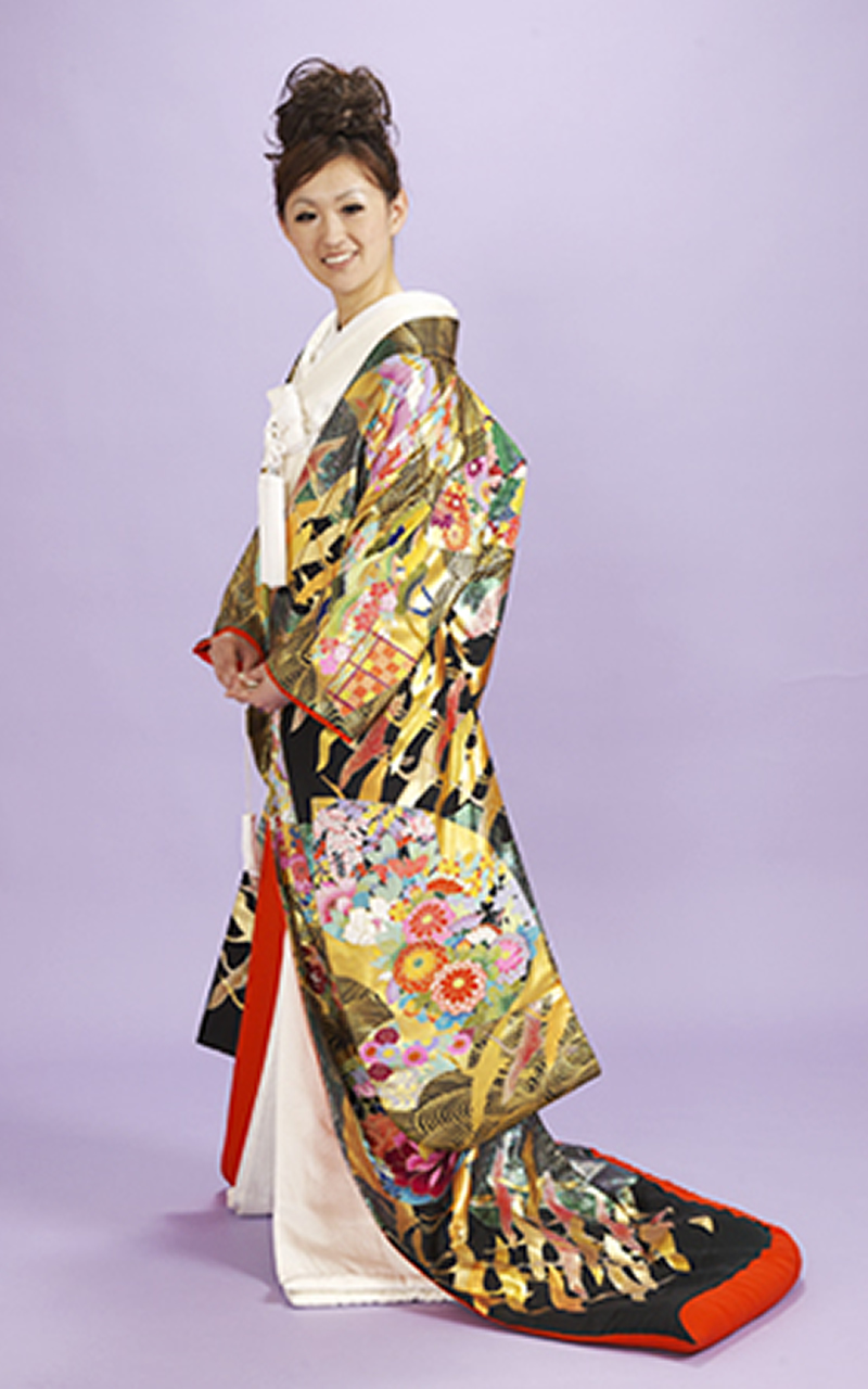 本手描き友禅色打掛レンタル　黒地　流水に四季花