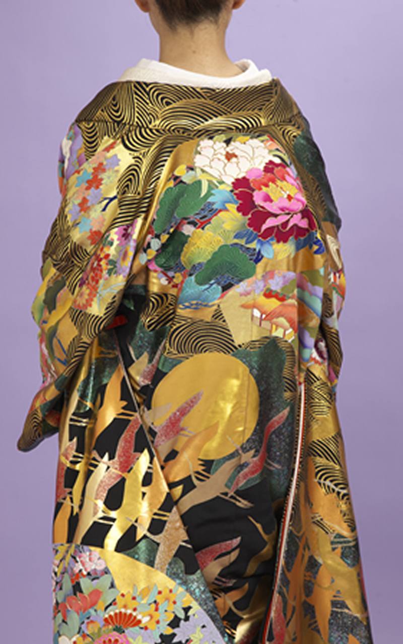 本手描き友禅色打掛レンタル　黒地　流水に四季花