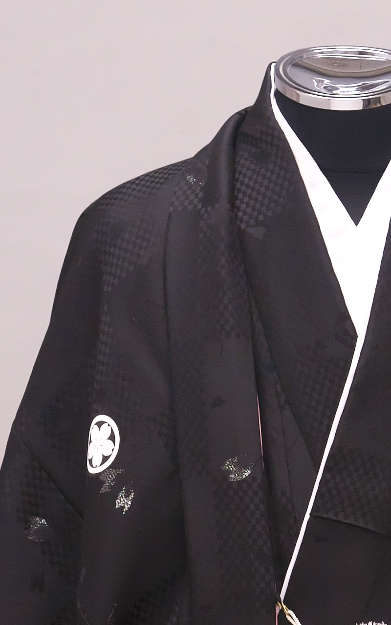 桜舞う黒紋付