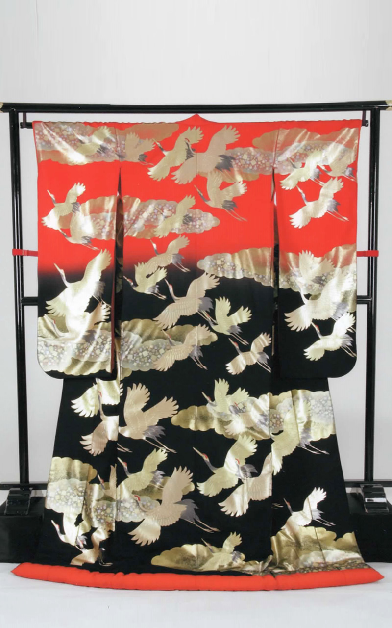 赤から黒へのぼかし友禅金色の鶴と雲の色打掛レンタル