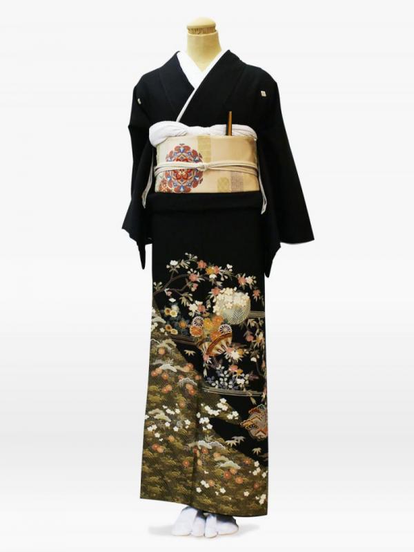 しだれ桜に菊の黒留袖