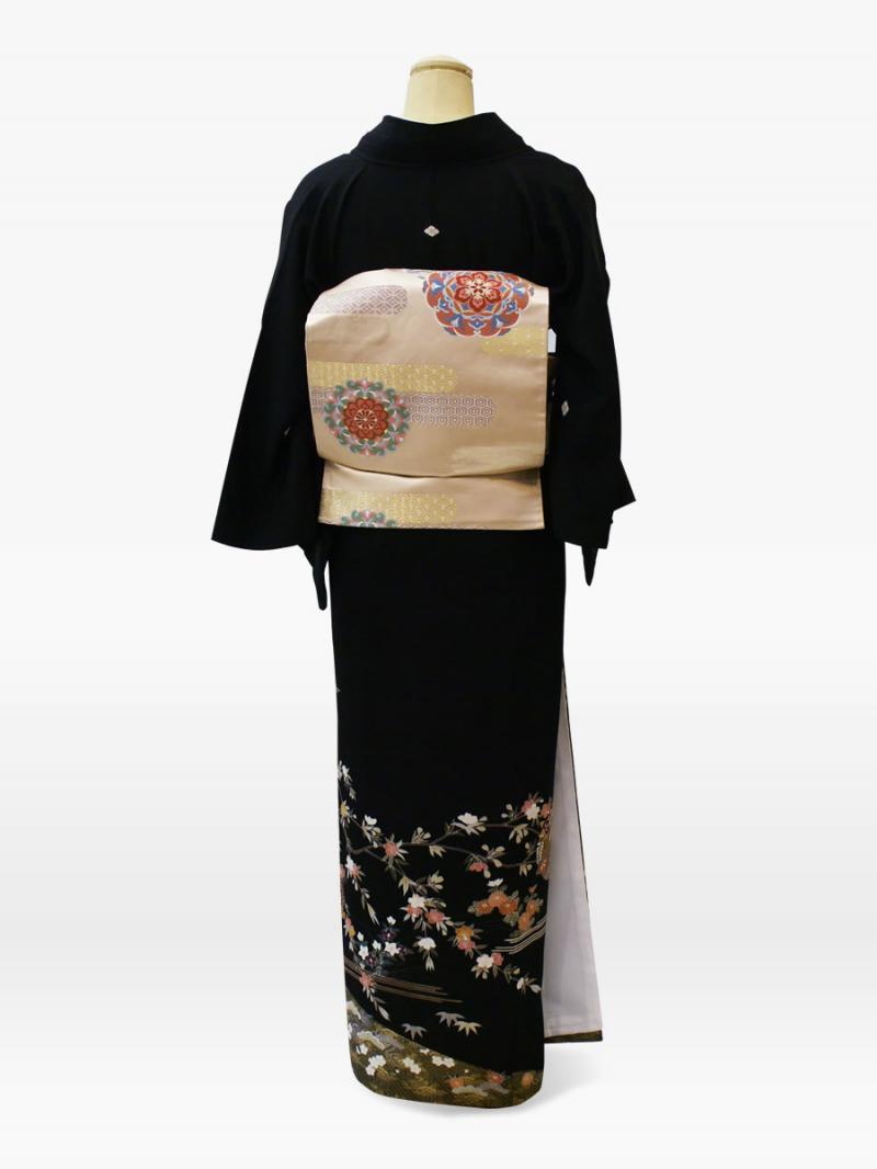 しだれ桜に菊の黒留袖