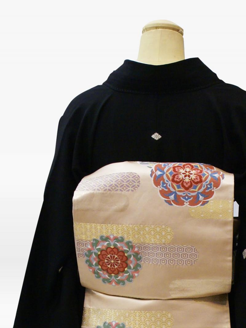 しだれ桜に菊の黒留袖