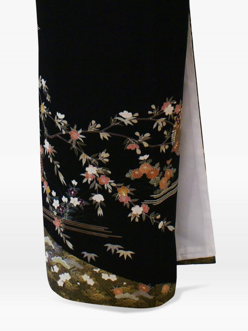 しだれ桜に菊の黒留袖