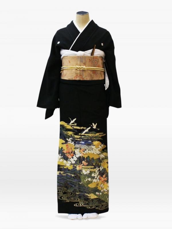 鶴に梅の黒留袖