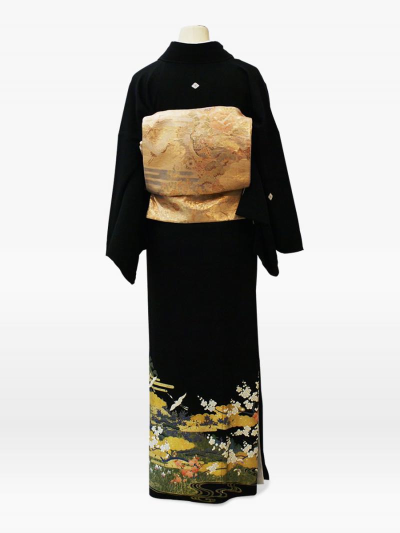 鶴に梅の黒留袖