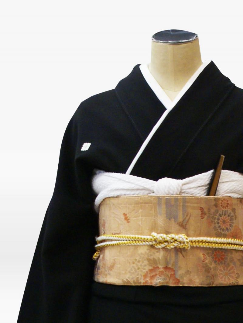 鶴に梅の黒留袖