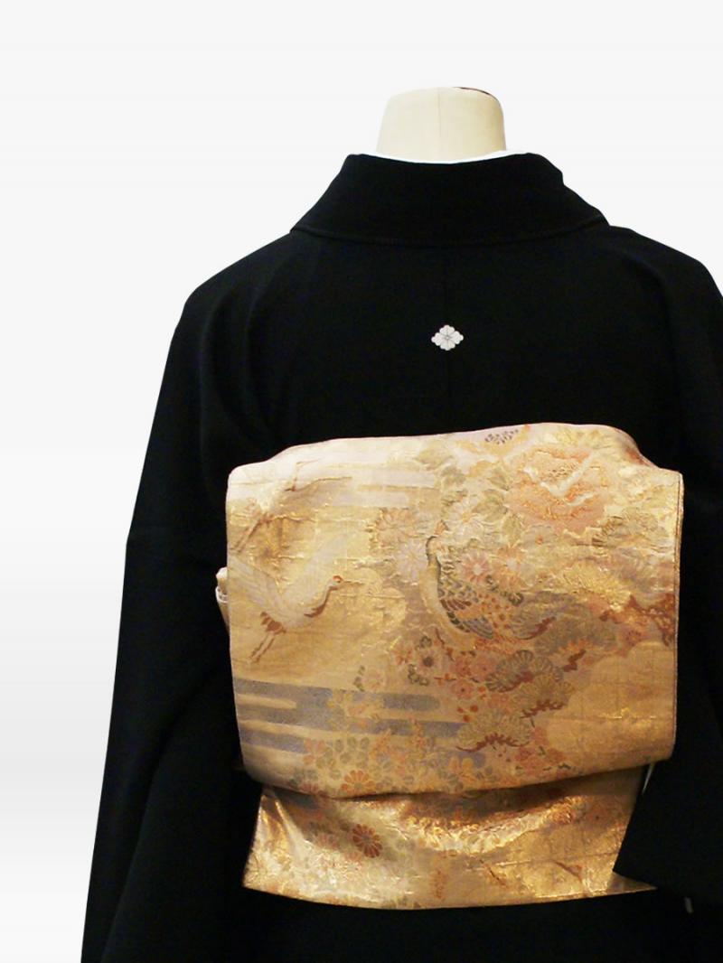 鶴に梅の黒留袖