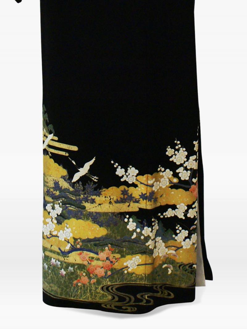 鶴に梅の黒留袖