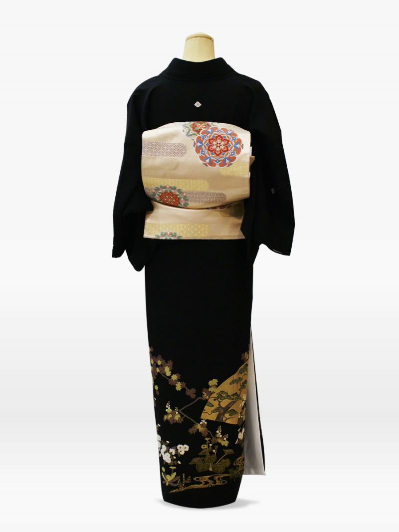 扇・牡丹・紅葉の黒留袖