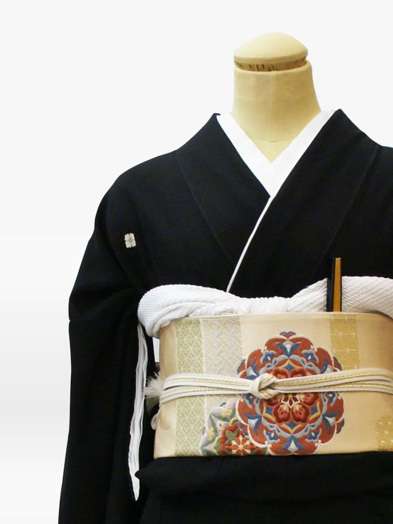 扇・牡丹・紅葉の黒留袖