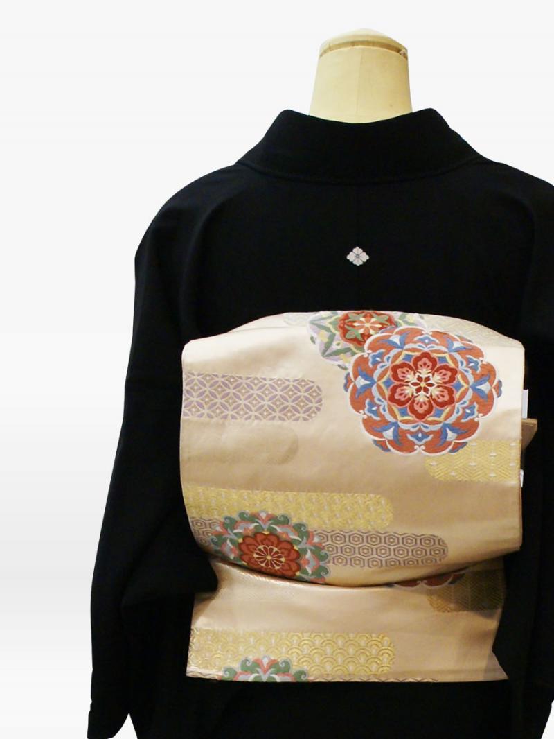 扇・牡丹・紅葉の黒留袖