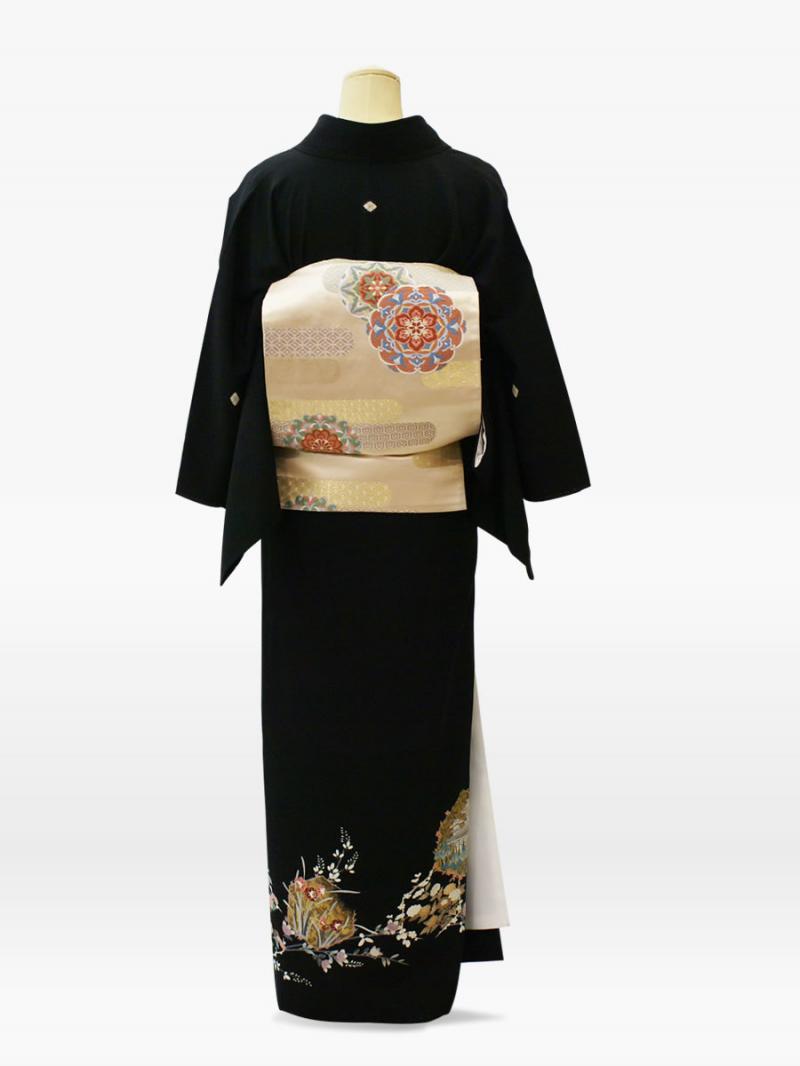 桜・松・鶴・牡丹・橘の黒留袖