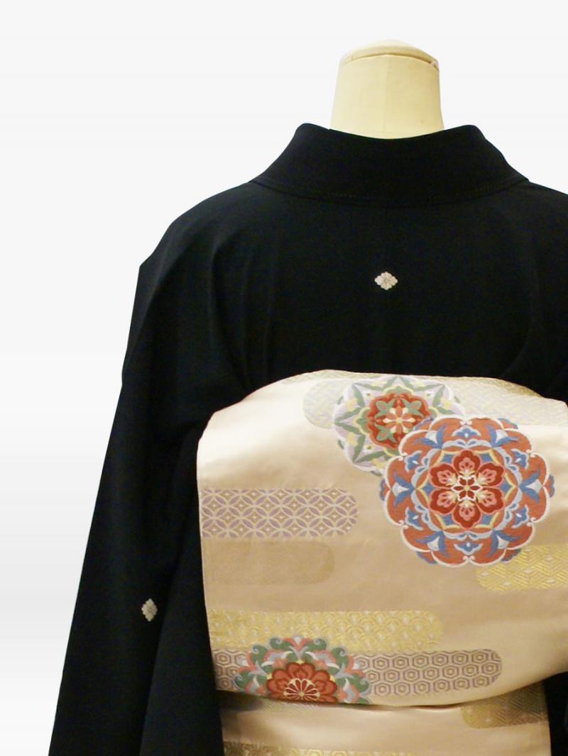 桜・松・鶴・牡丹・橘の黒留袖