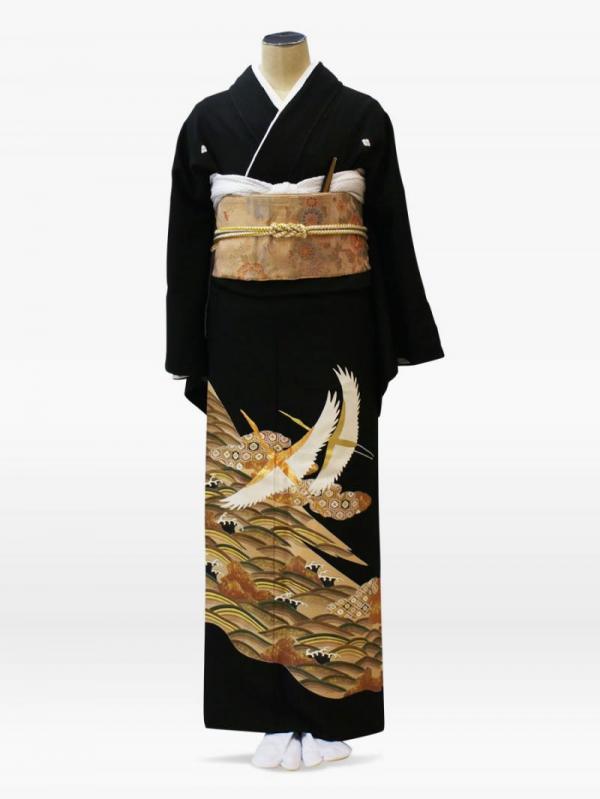 落ち着いた青海波柄に鶴の黒留袖