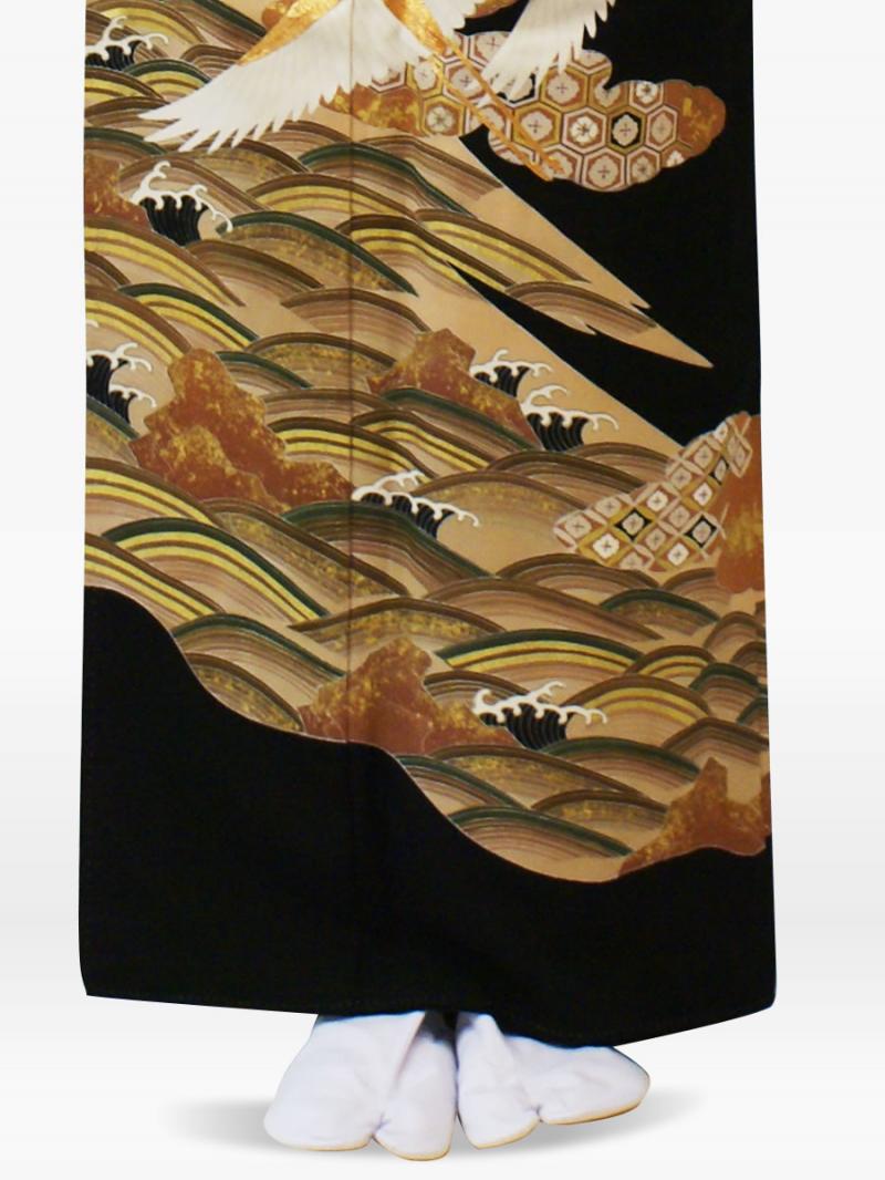 落ち着いた青海波柄に鶴の黒留袖