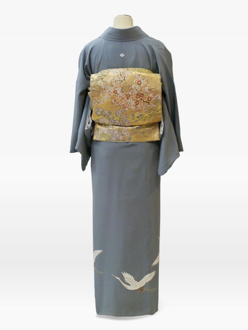 グレー色の松に鶴の色留袖