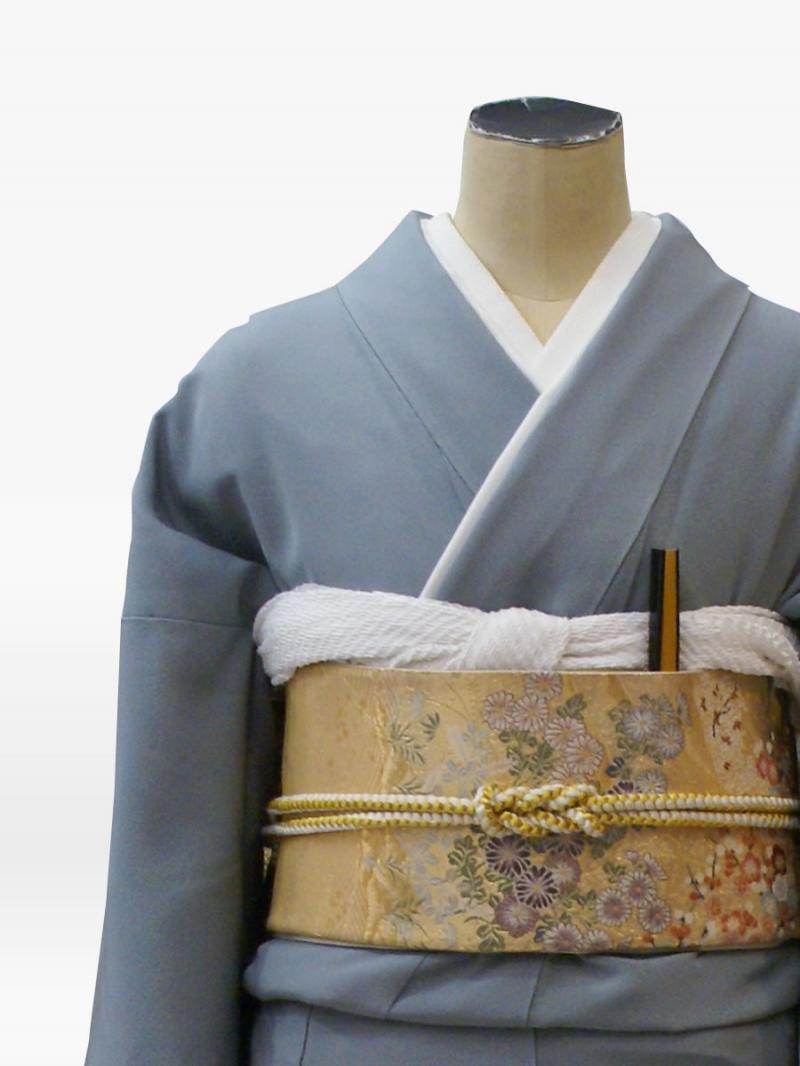 グレー色の松に鶴の色留袖