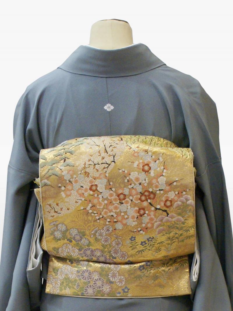 グレー色の松に鶴の色留袖