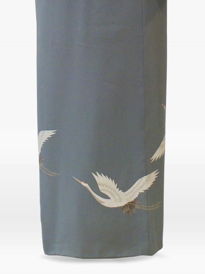 グレー色の松に鶴の色留袖