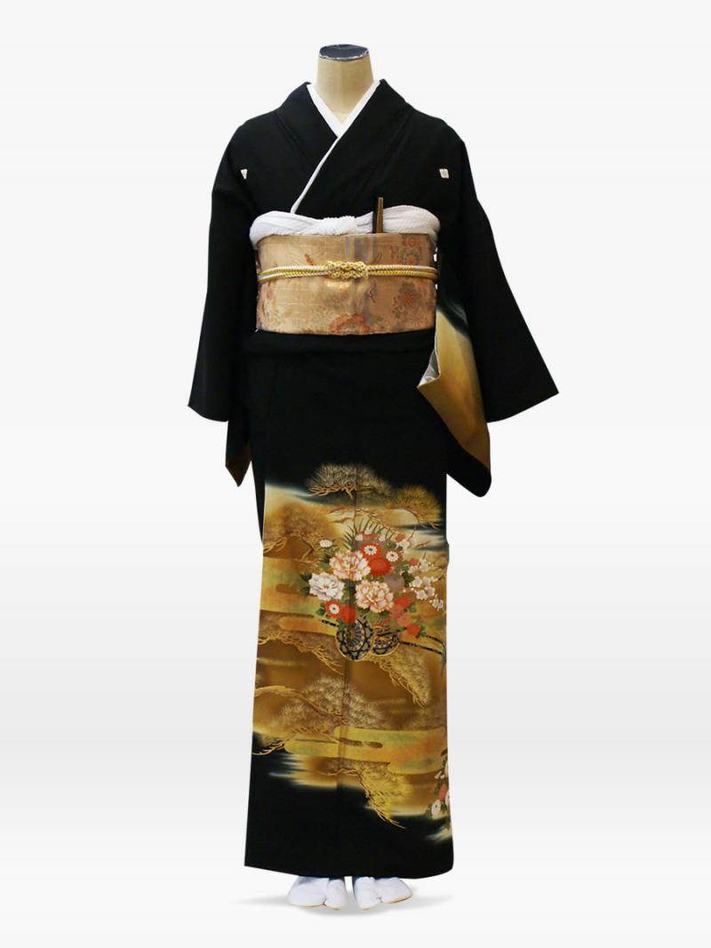 金箔　松・牡丹の黒留袖