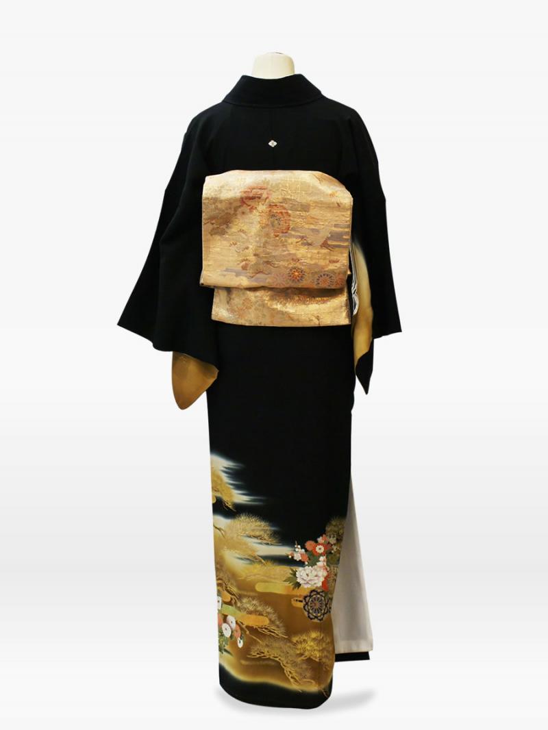 金箔　松・牡丹の黒留袖