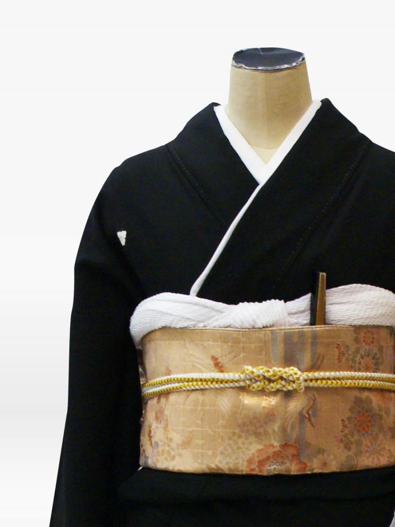金箔　松・牡丹の黒留袖