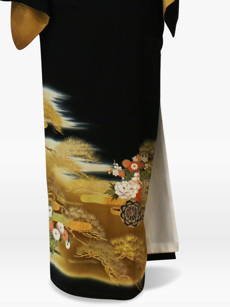 金箔　松・牡丹の黒留袖