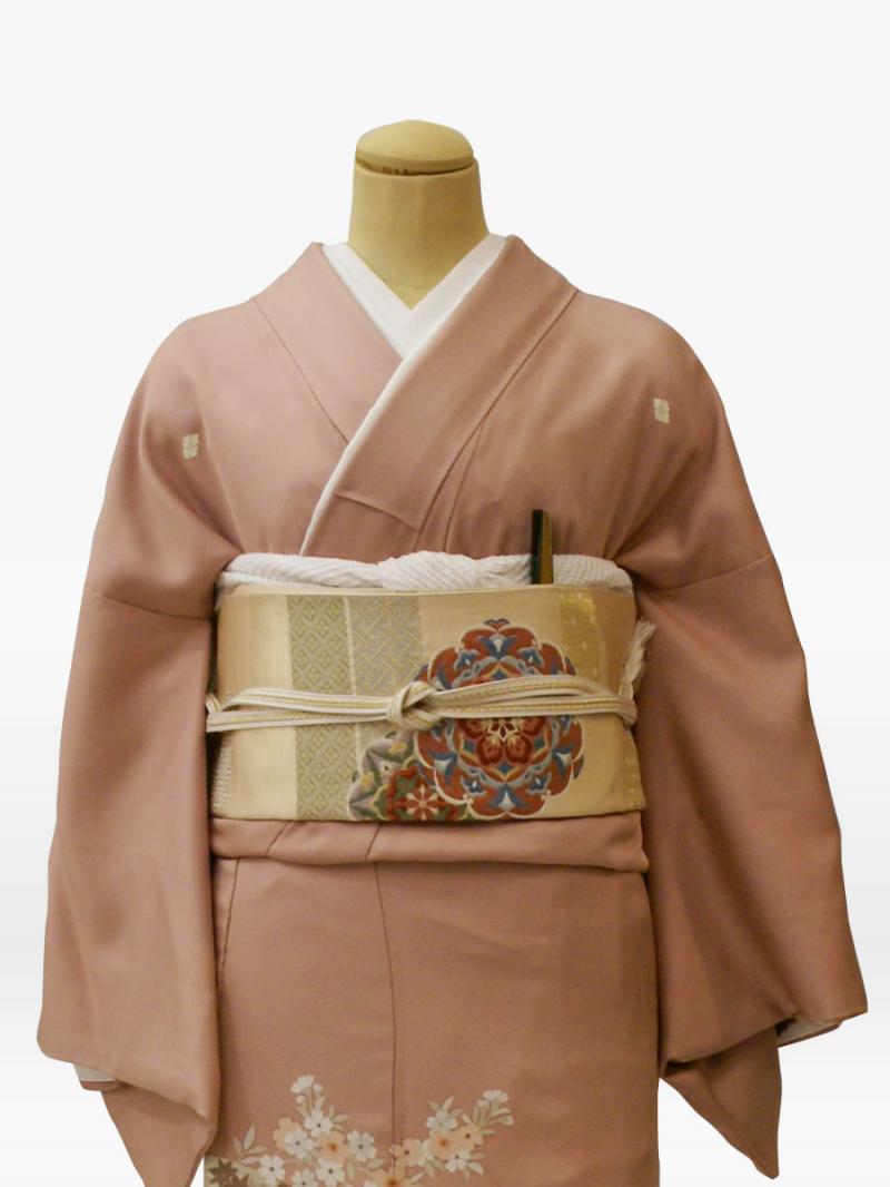 桃色のしだれ桜に扇の色留袖