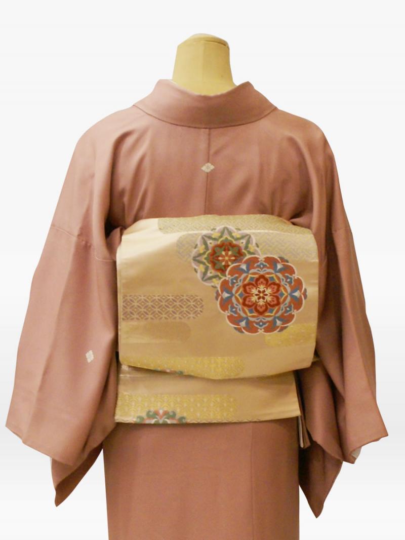 桃色のしだれ桜に扇の色留袖