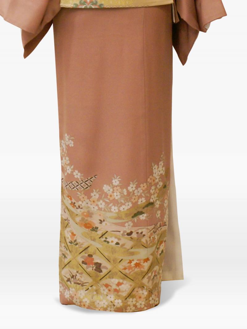 桃色のしだれ桜に扇の色留袖