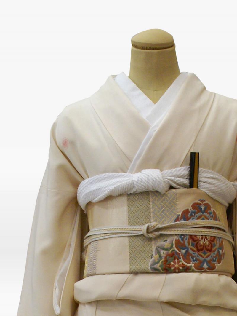 クリーム色の四季の花々に小鳥の色留袖