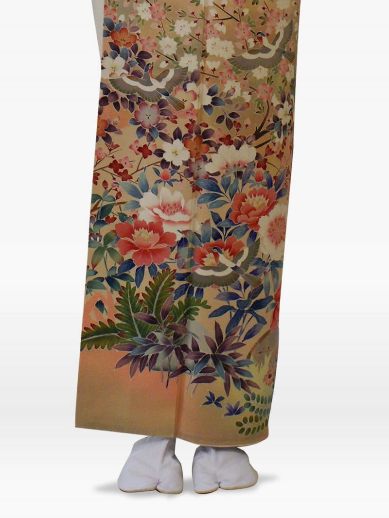 クリーム色の四季の花々に小鳥の色留袖