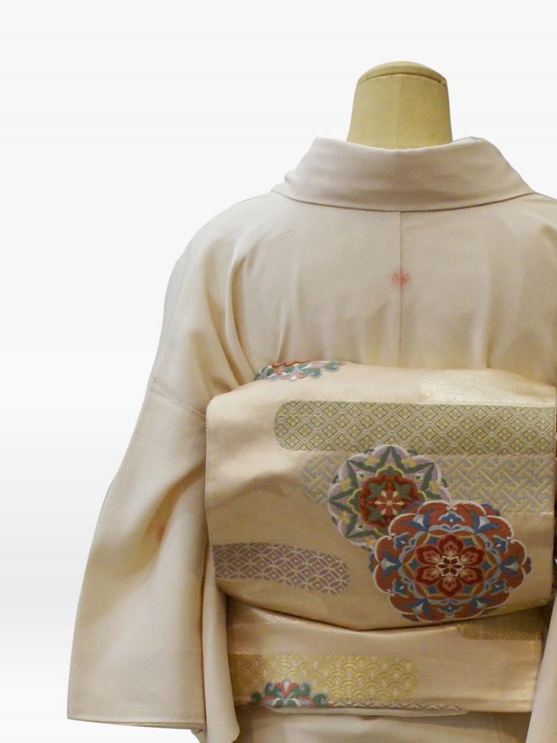 クリーム色の四季の花々に小鳥の色留袖