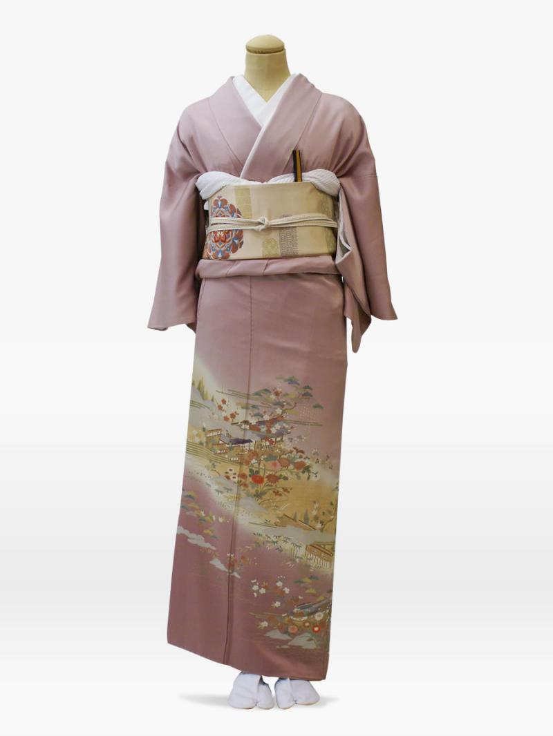 薄ピンク紫色の御所の花々の色留袖