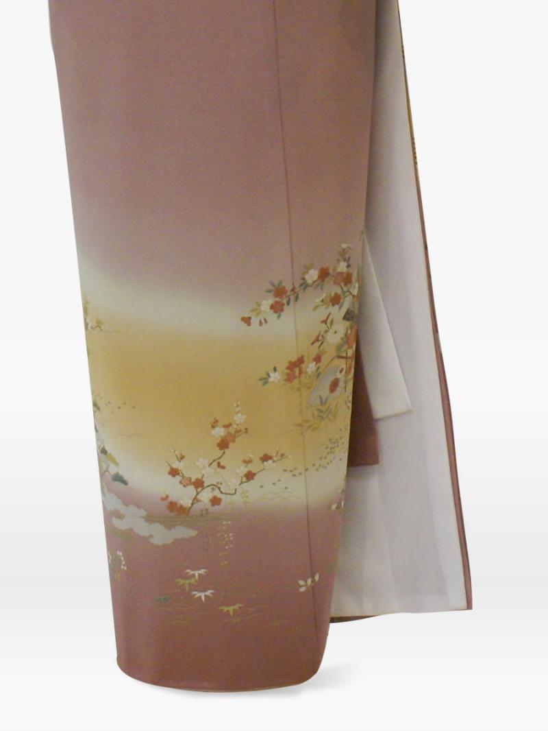 薄ピンク紫色の御所の花々の色留袖