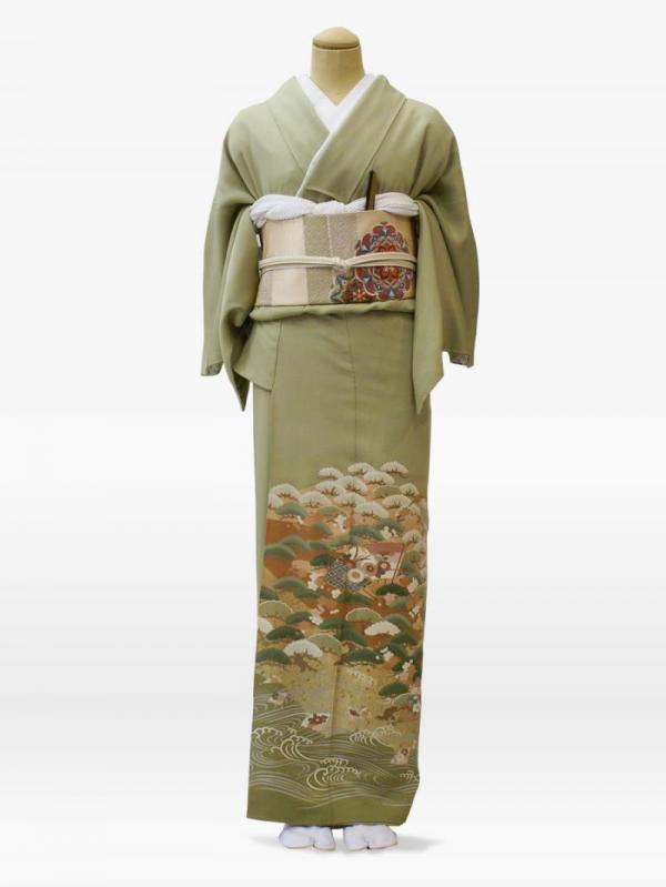 薄抹茶色の松・梅・扇の色留袖