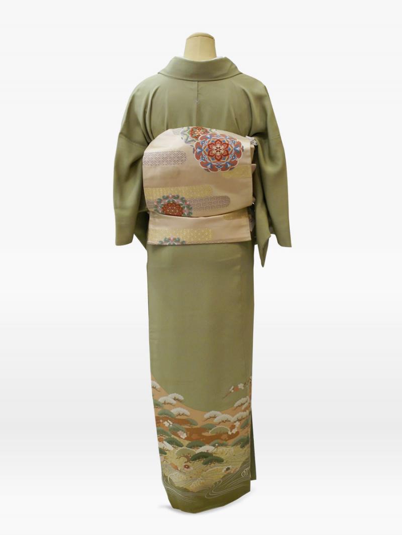薄抹茶色の松・梅・扇の色留袖