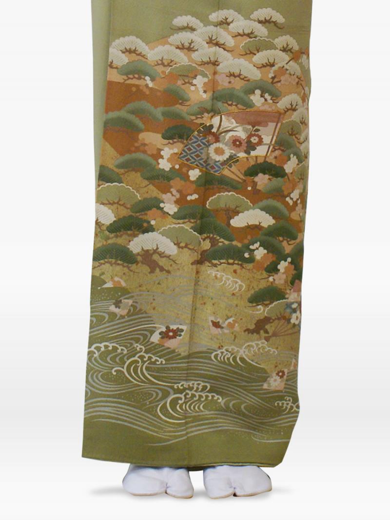 薄抹茶色の松・梅・扇の色留袖