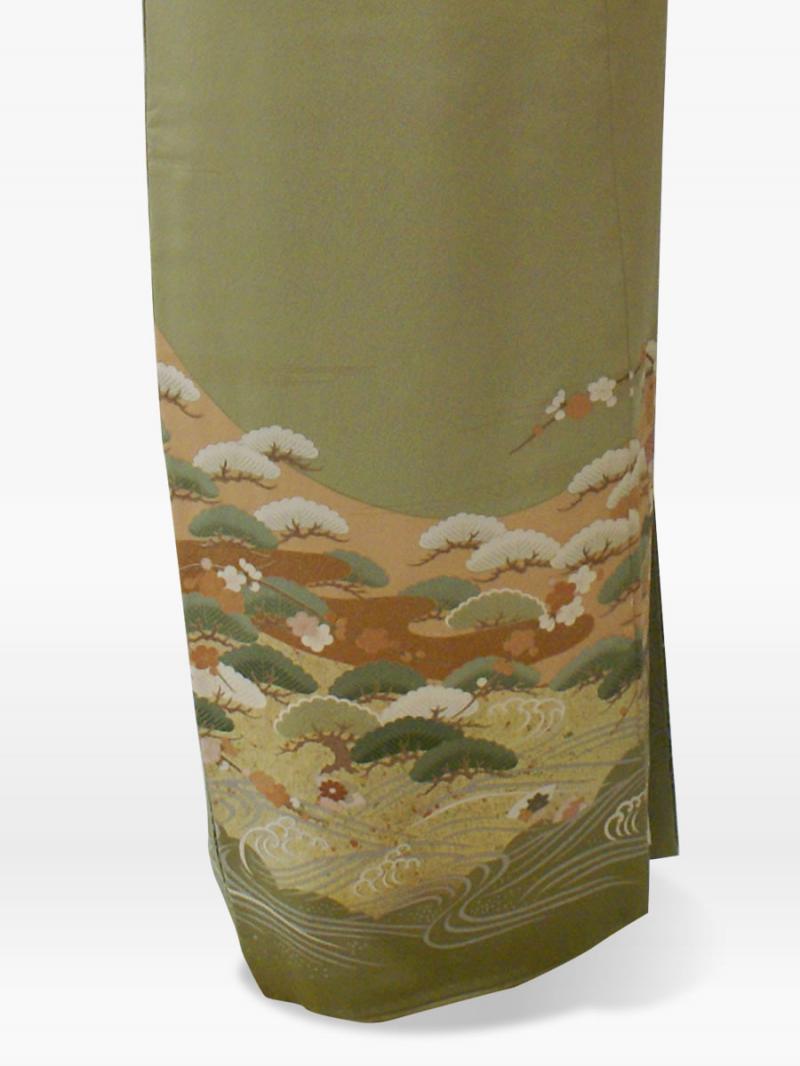 薄抹茶色の松・梅・扇の色留袖