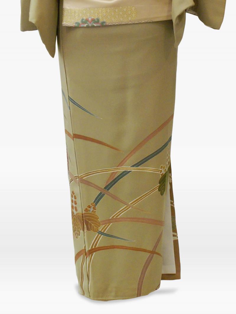 黄茶色の大菊に桐の色留袖