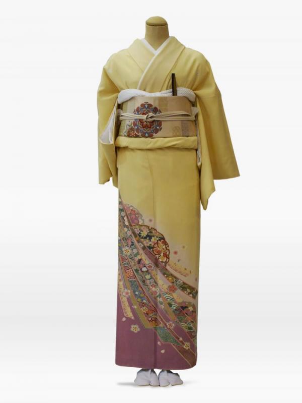 淡黄色のノシメ柄の色留袖