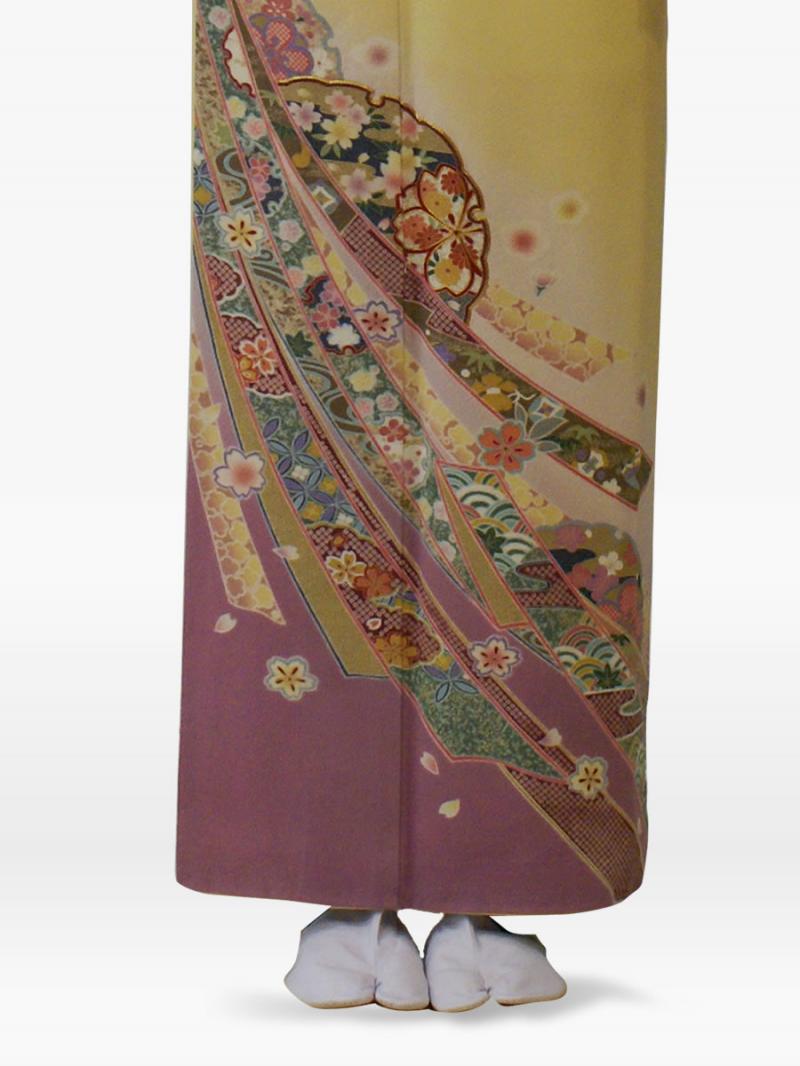 淡黄色のノシメ柄の色留袖