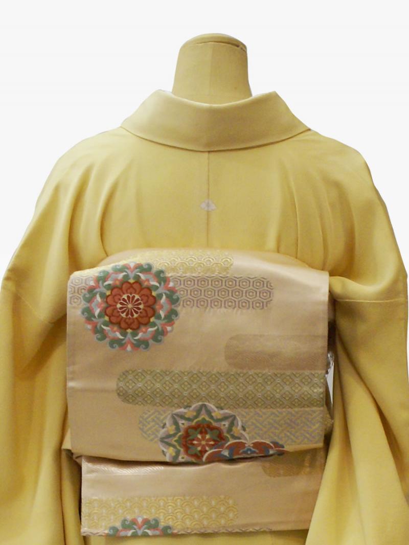 淡黄色のノシメ柄の色留袖