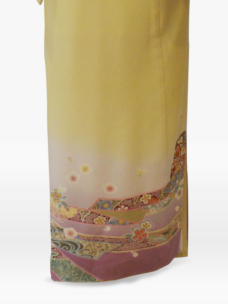 淡黄色のノシメ柄の色留袖