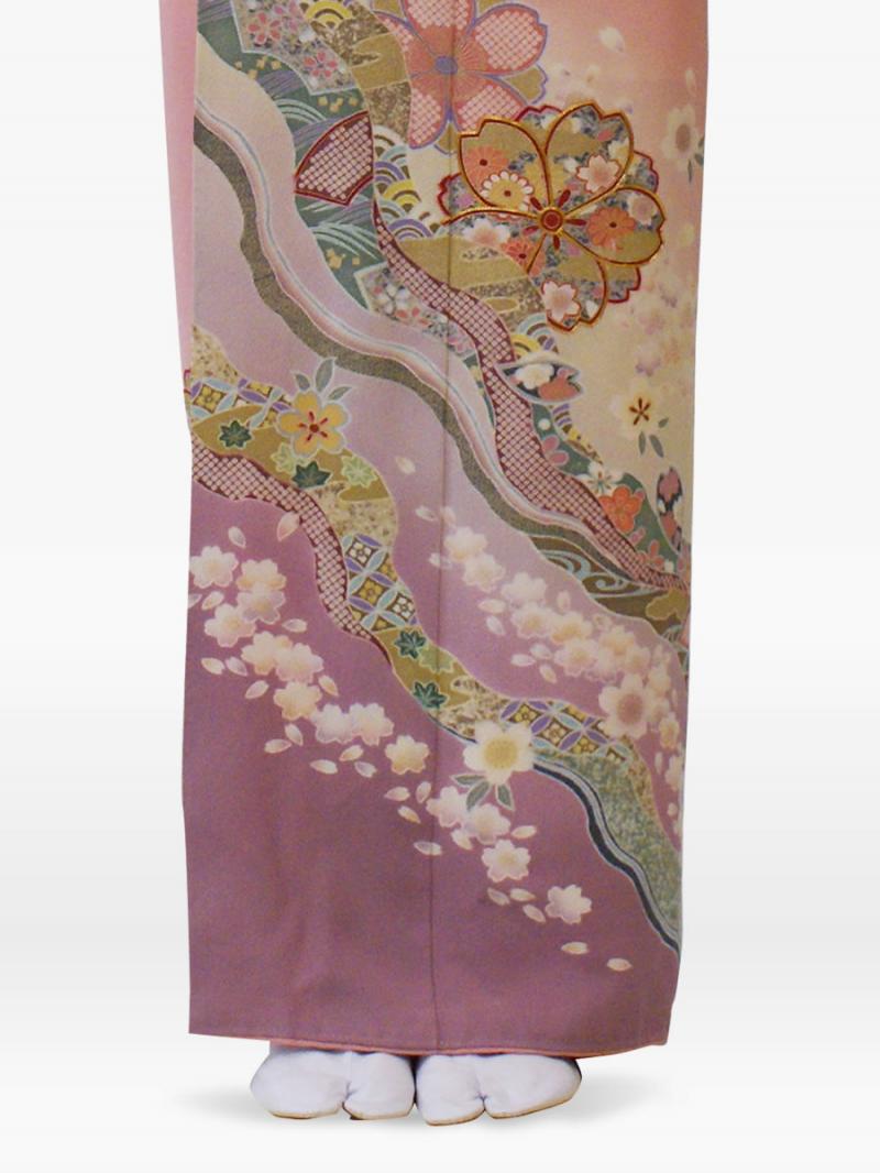 ピンク色の扇面に桜の色留袖